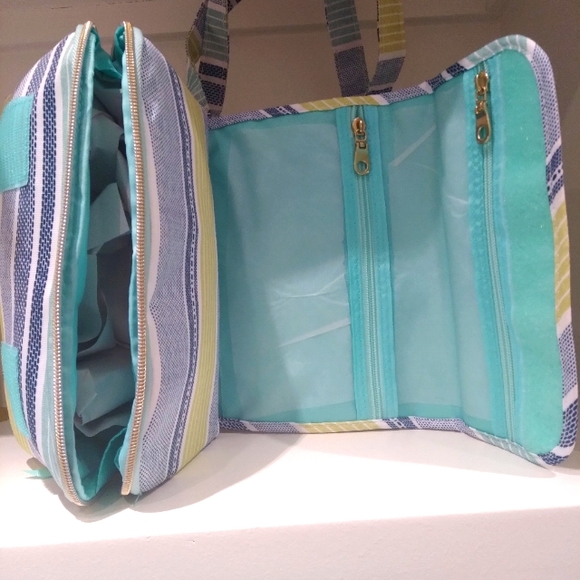 Make up bag set 5 pcs!!! NWOT - Picture 2 of 6